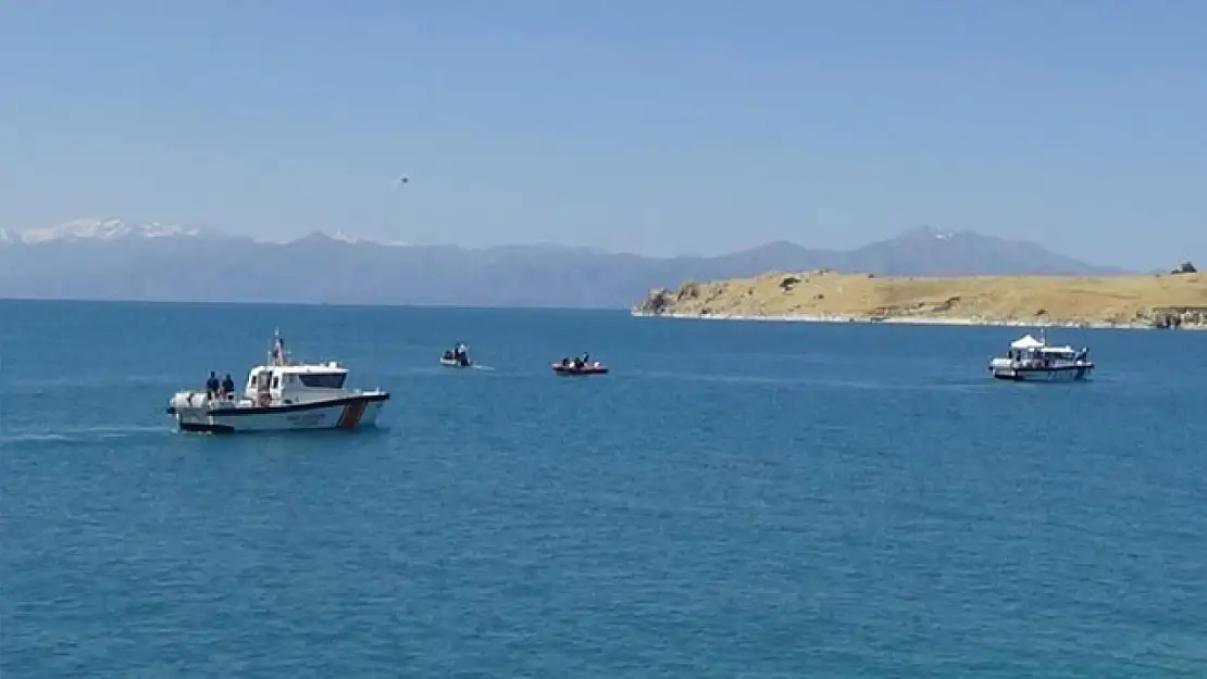 Akkuş'tan Van Gölü'nün akıntılarına karşı uyarı