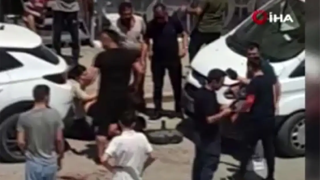 Akrabalar arasındaki bıçaklı kavga:3 yaralı...