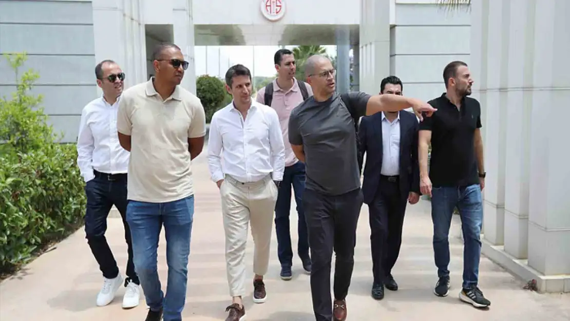Alex de Souza Antalyaspor'un tesislerini gezdi