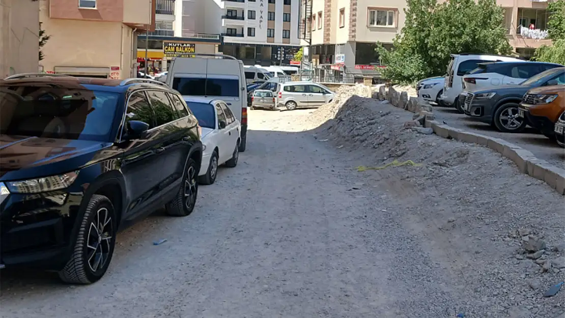 Alternatif yol tamamlanmayınca otoparka dönüştü