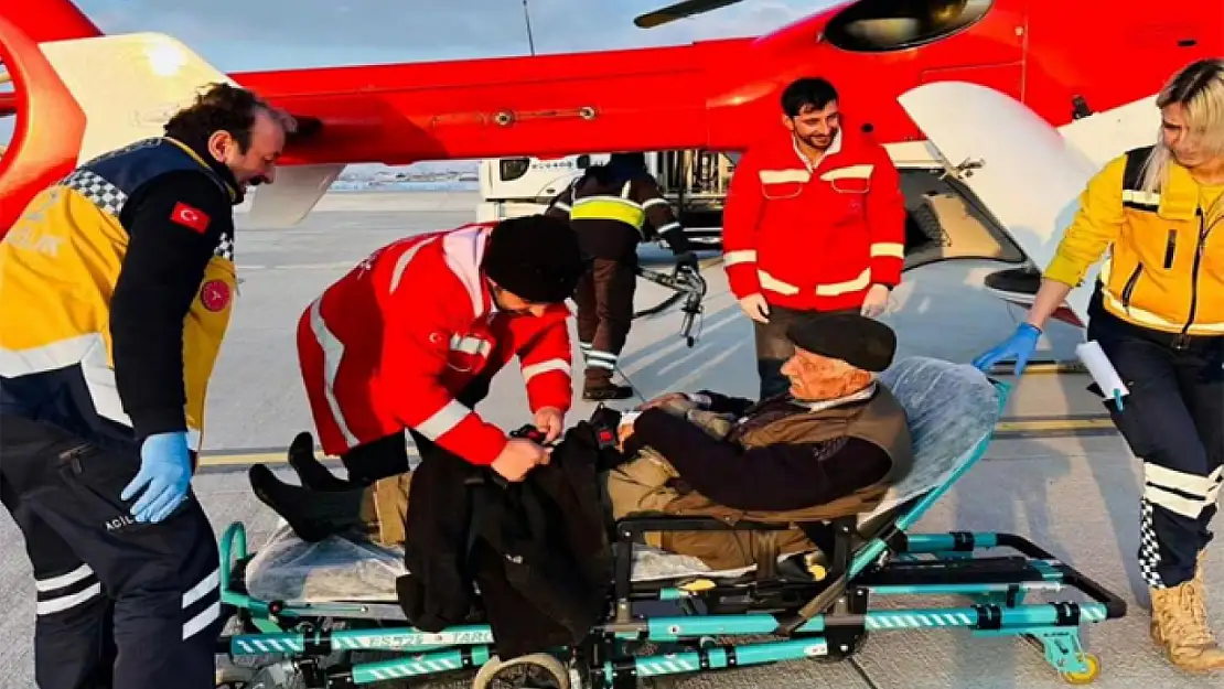 Ambulans helikopter kalp krizi geçiren yaşlı hasta için havalandı