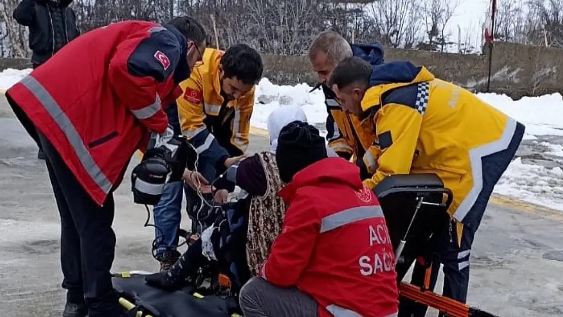 Ambulans helikopter yaşlı hasta için havalandı