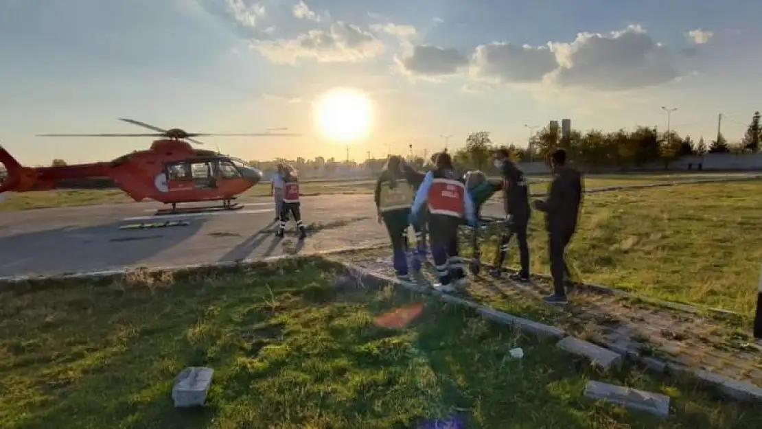 Ambulans helikopterle Van'a ulaştırılan hasta ameliyat edildi