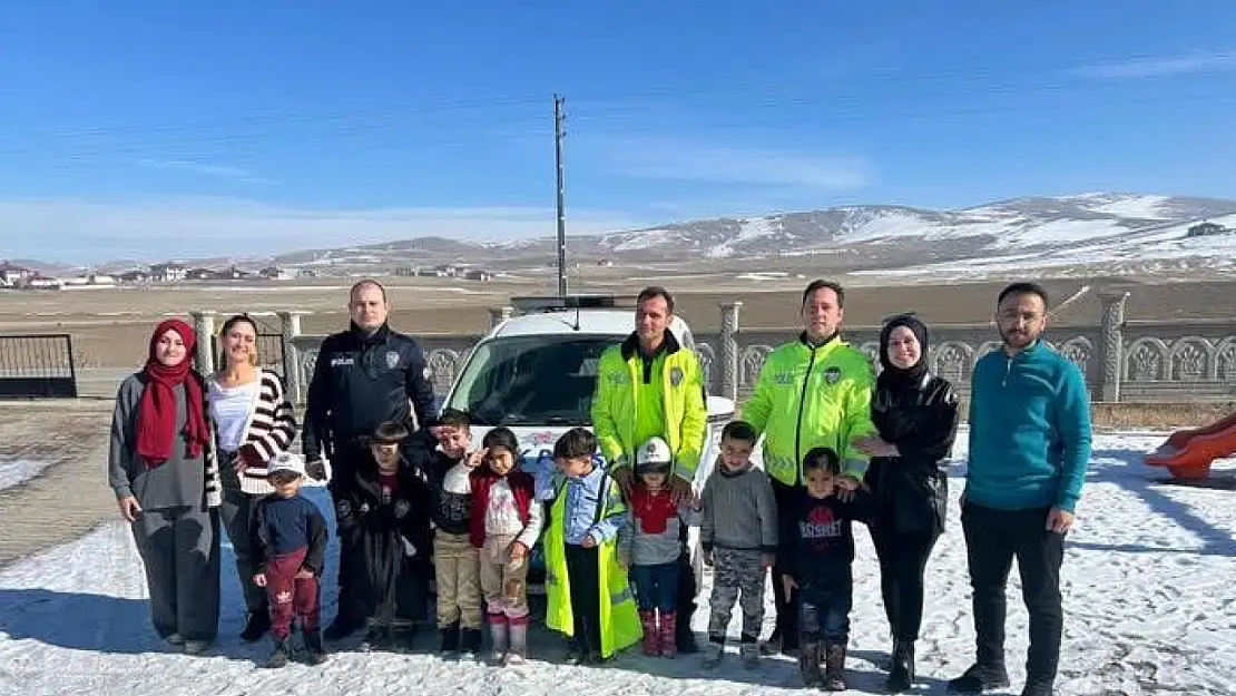 Anaokulu öğrencilerine trafik kuralları anlatıldı