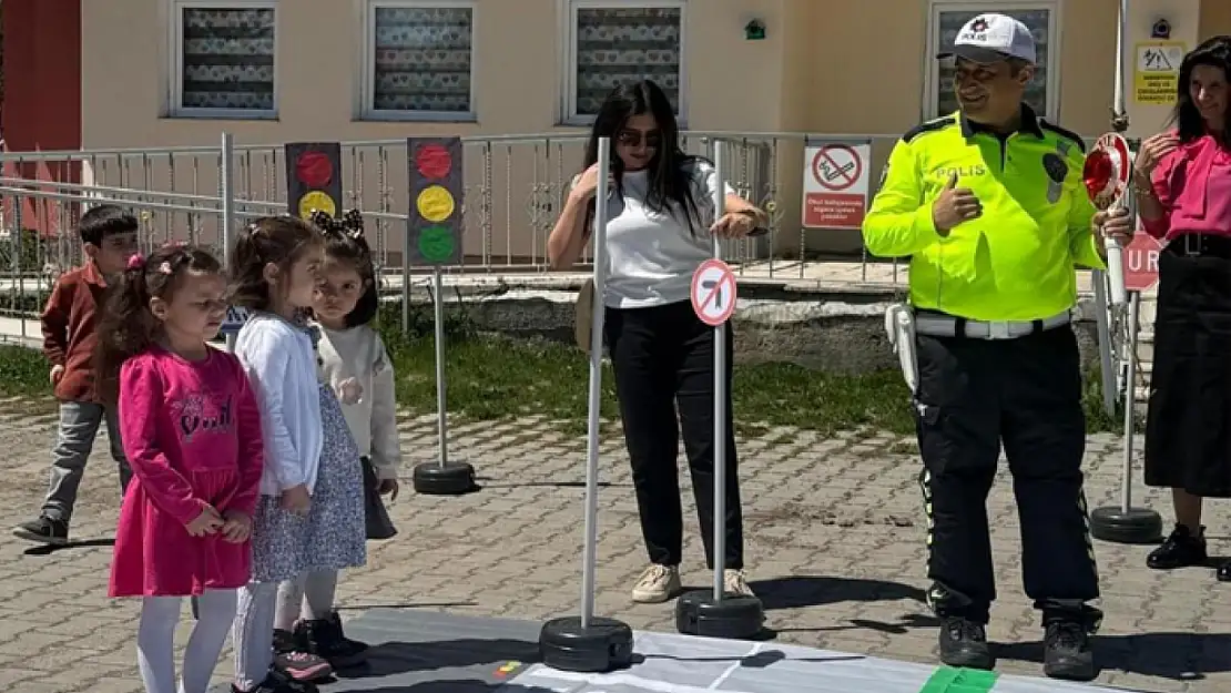 Anaokulu öğrencilerine trafik eğitimi