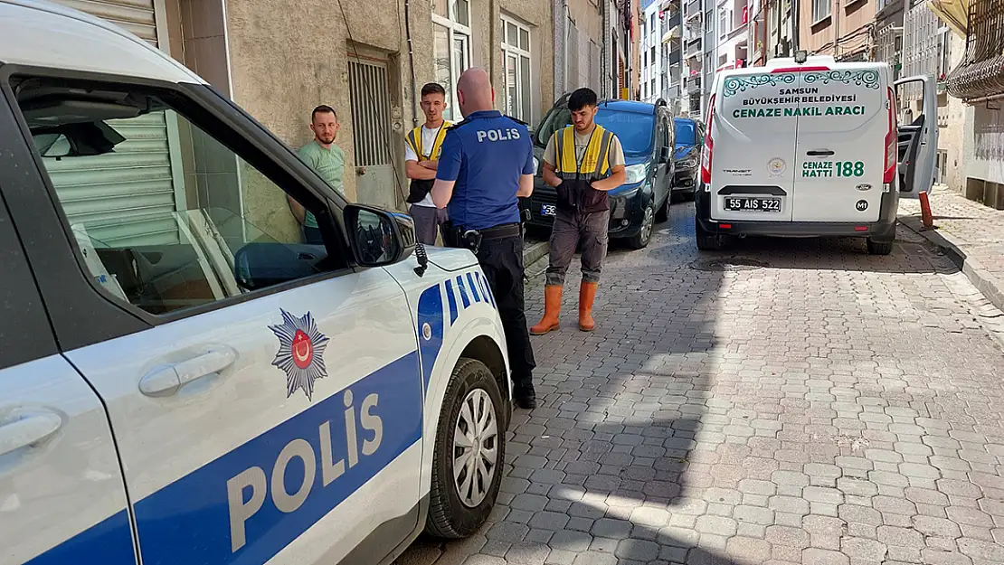Apartmana yayılan koku yaşlı adamın öldüğünü ortaya çıkardı