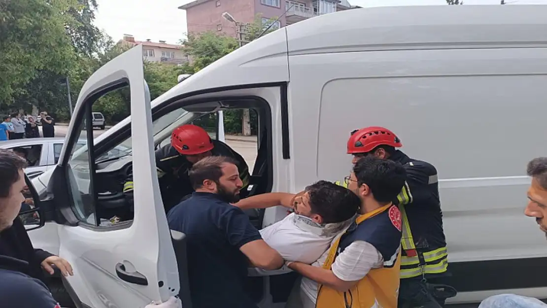 Araçta fenalaşan vatandaş kurtarıldı