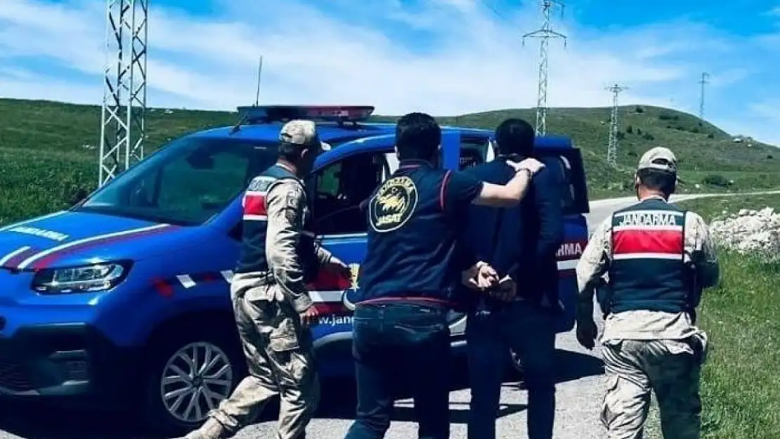 Aranan şahıslar Jandarmadan kaçamadı