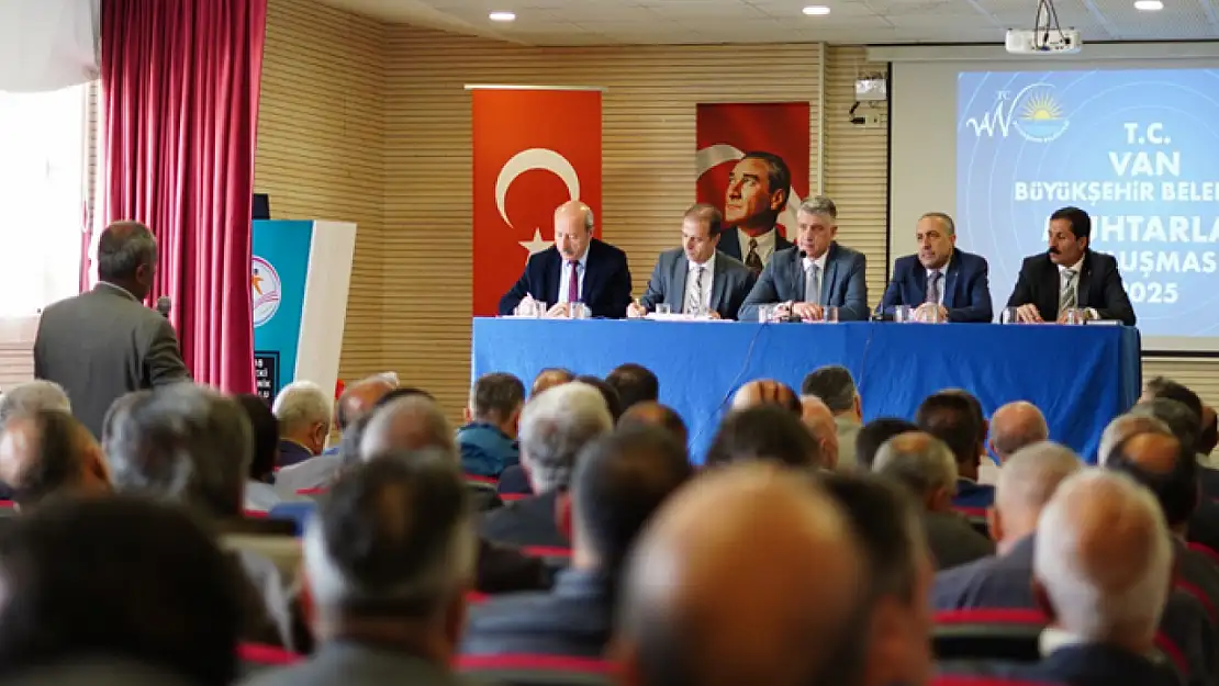 Arvas, kurum amirleri ve muhtarlarla bir araya geldi