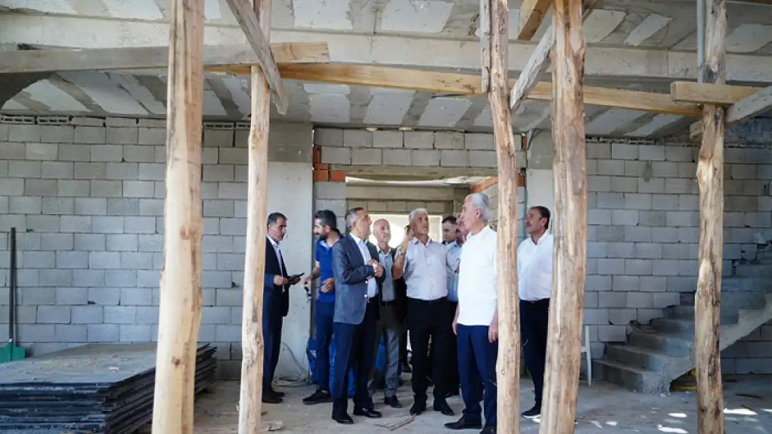 Arvas, Muradiye'de cami inşaatını inceledi