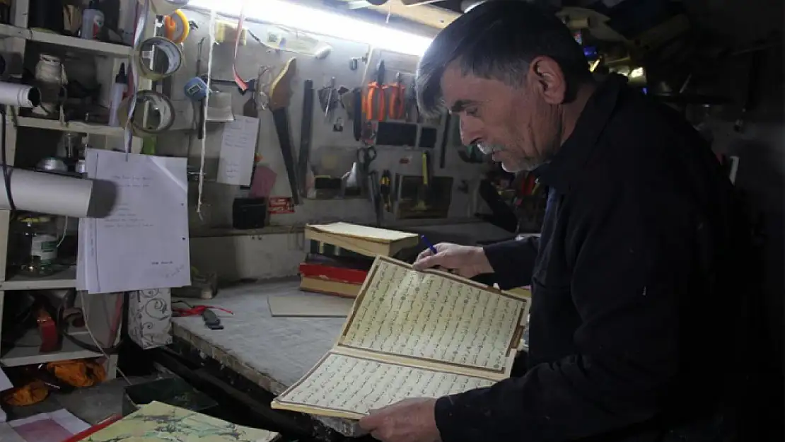 Aşınmış kitaplara 45 yıldır hayat veriyor