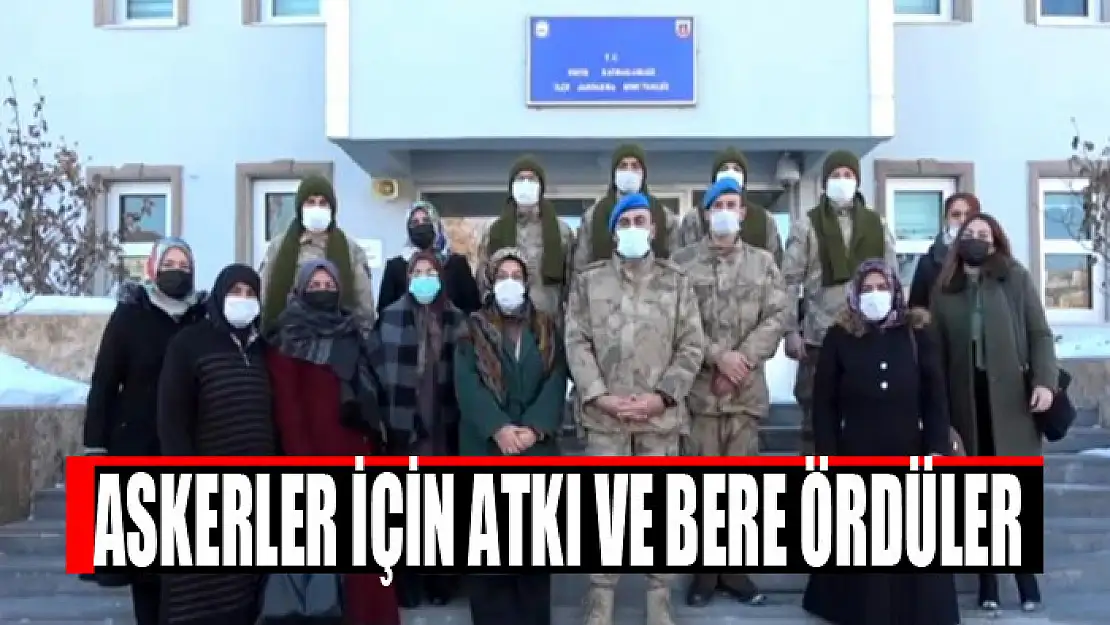 Askerler için atkı ve bere ördüler