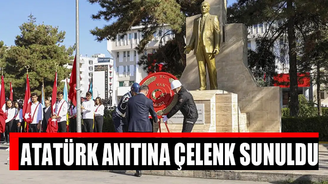 Atatürk anıtına çelenk sunuldu