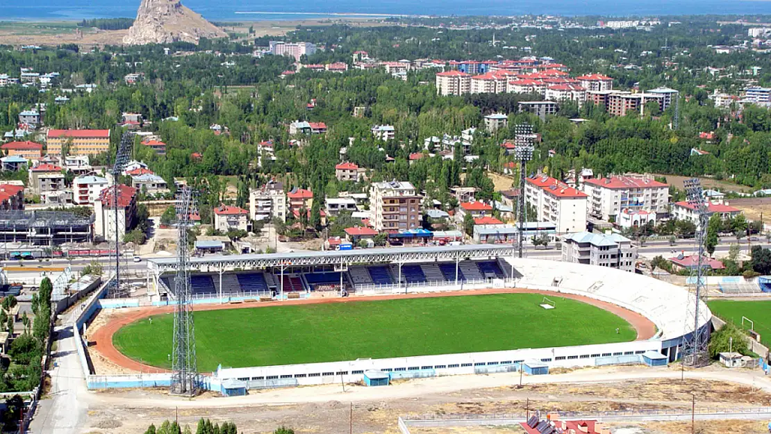 Atatürk Şehir Stadyumu'nda bulunan reklam panoları kiralanıyor