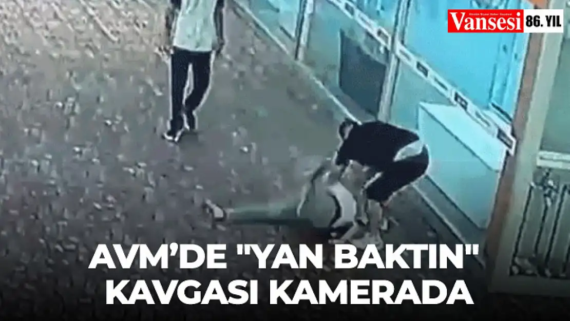 AVM'de 'yan baktın' kavgası kamerada