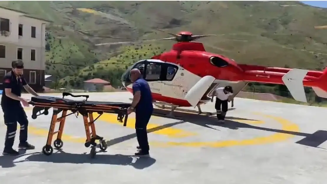 Bahçesaray'da ambulans helikopter yüksekten düşen hasta için havalandı