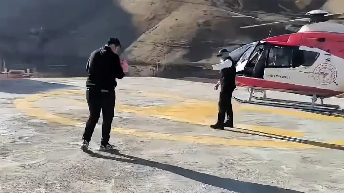 Bahçesaray'da ambulans helikopter sarılık olan bebek için havalandı