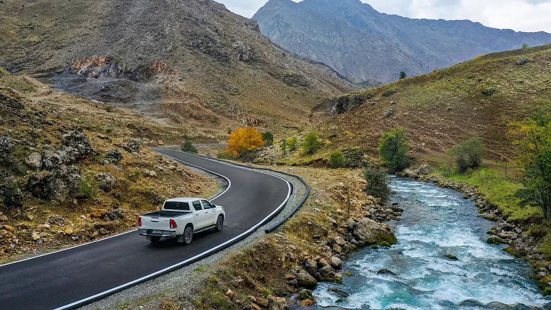 Bahçesaray Subaşı yolu asfaltlandı