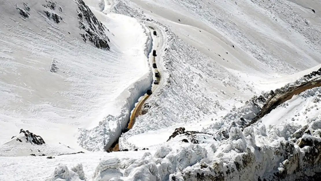 Van Bahçesaray yolu ulaşıma kapandı