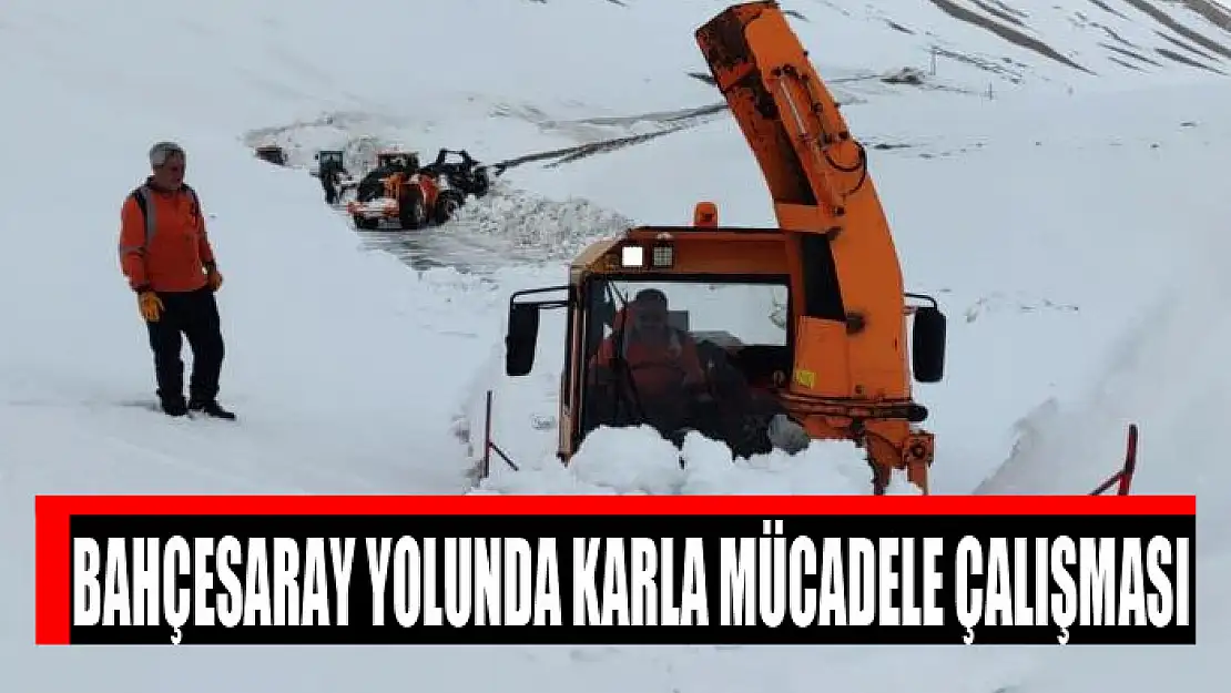 Bahçesaray yolunda karla mücadele çalışması