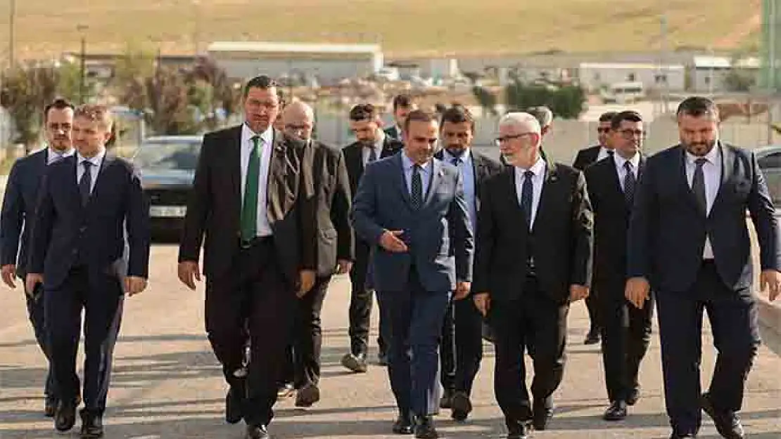Bakan Kacır'dan Roketsan'a ziyaret