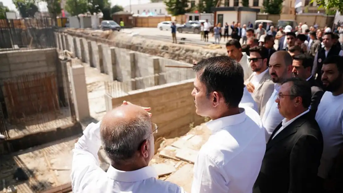 Bakan Kurum'dan Bakırcılar Çarşısı'nda '24 saat mesai' paylaşımı