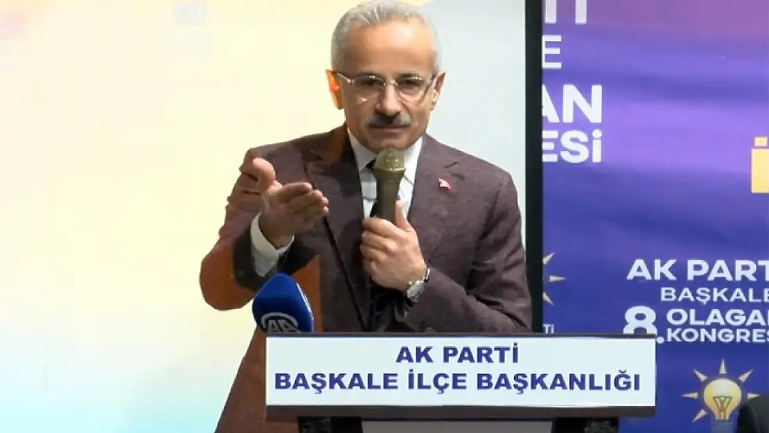 Bakan Uraloğlu: Demokrasi ve kalkınma adımları atılırken Vanlılarla omuz omuzaydık