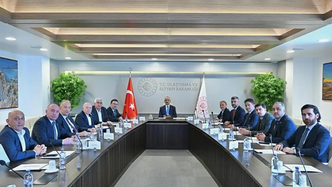 Bakan Uraloğlu ile ulaşım zirvesinde bir araya geldiler