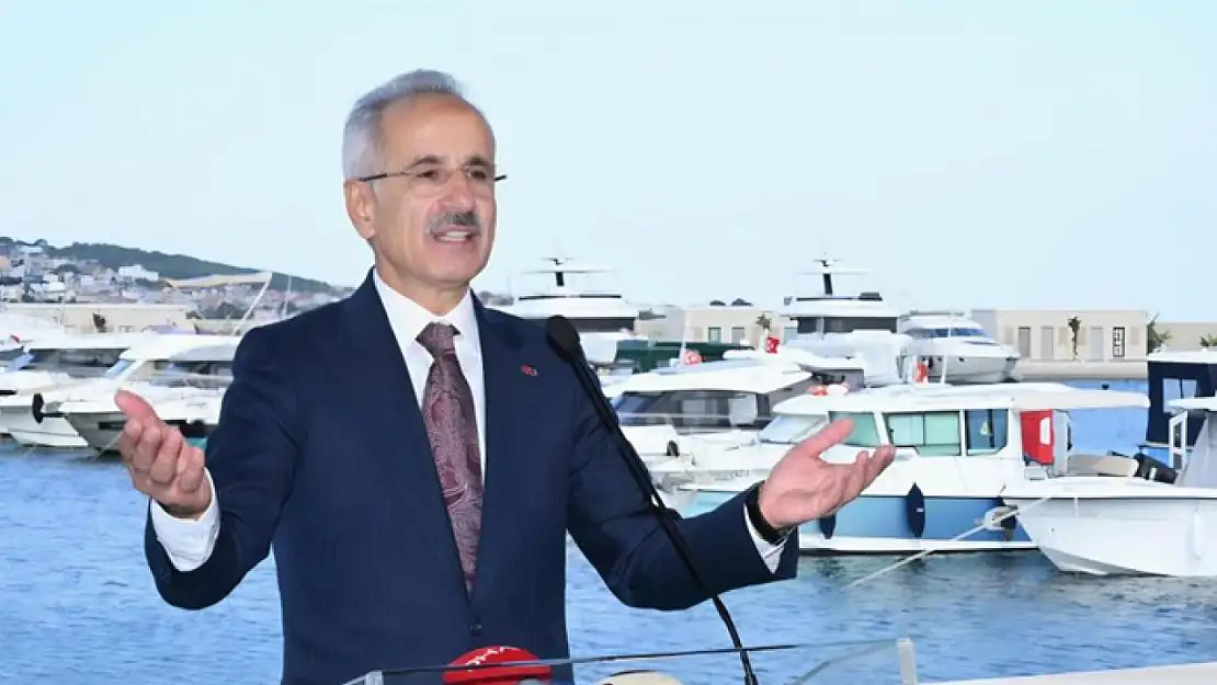 Bakan Uraloğlu: Van Gölü'nde toplam 417 bin 146 vagon ve 6 milyon 582 bin 540 ton yük taşındı