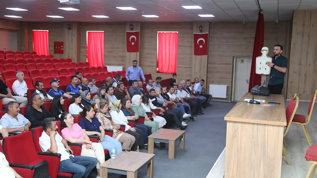 Başkale Belediyesi'nden personele ilk yardım eğitimi