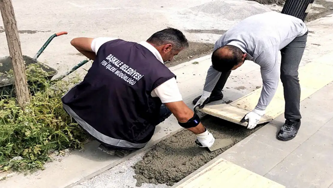 Başkale'de görme engelliler için hissedilebilir yüzeyler yenileniyor