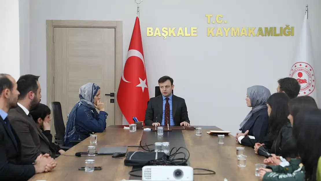 Başkale'de öğrenciler ödüllendirildi