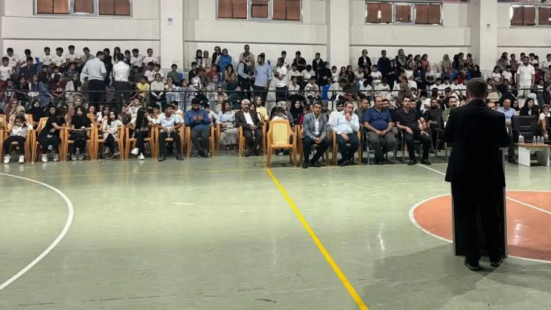 Başkale'de yaz Kur'an kursları düzenlenen programla sona erdi