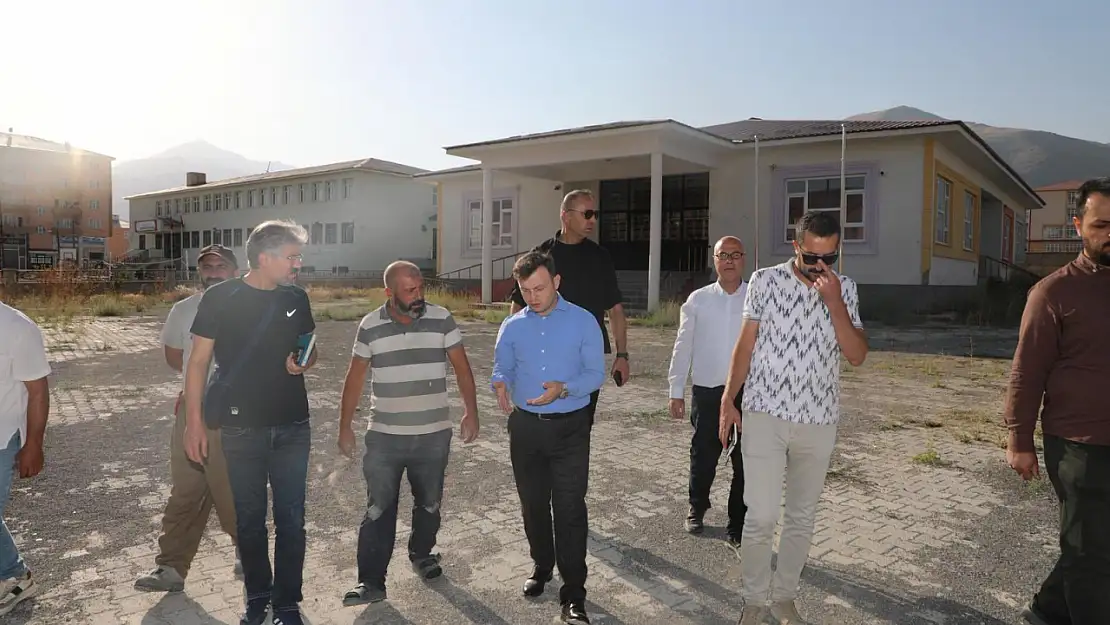 Başkale'de yeni okul ve pansiyon çalışmaları sürüyor