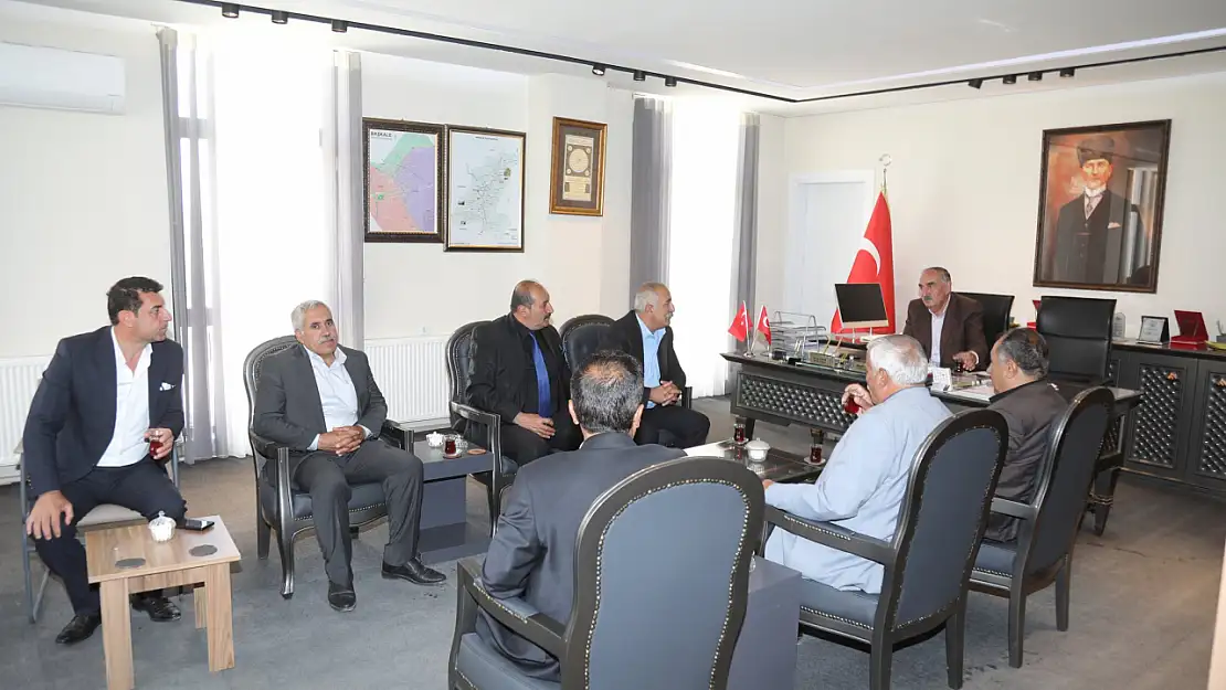 Başkale muhtarları Eş Başkanları ziyaret etti