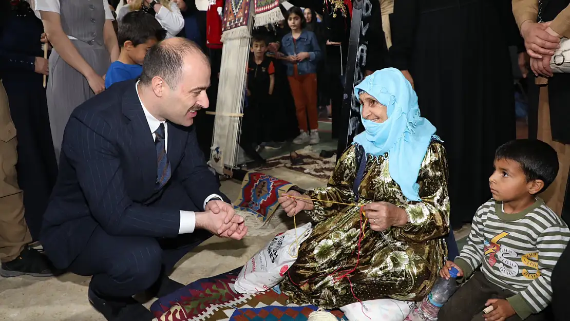 Başkaleli kadınların el emekleri sergilendi