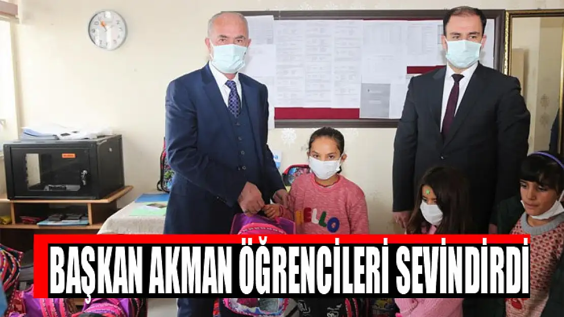 Başkan Akman öğrencileri sevindirdi