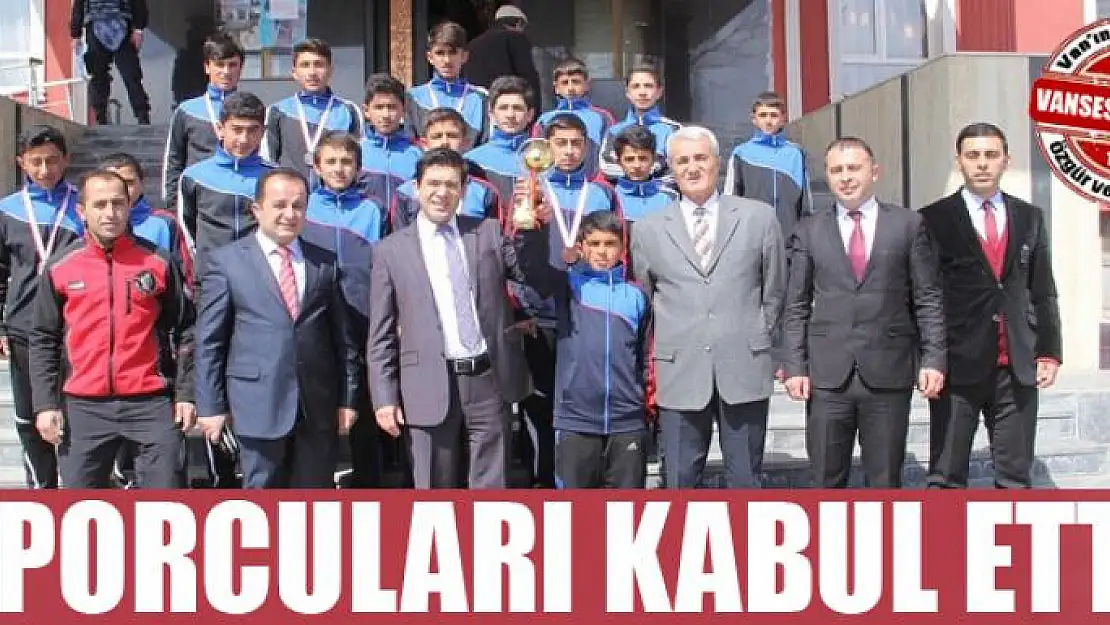 Kaymakam Öztürk dereceye giren sporcuları kabul etti