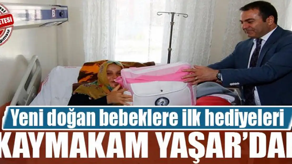 Yeni doğan bebeklere ilk hediyeleri kaymakam Yaşar'dan