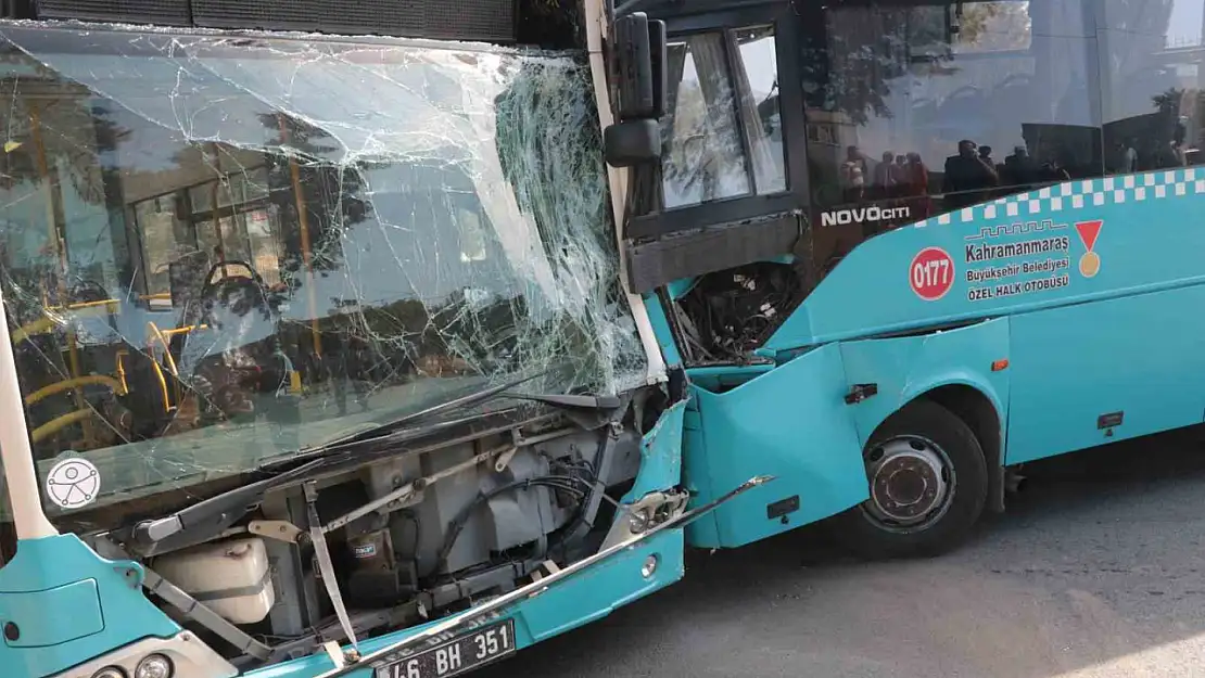 Belediye otobüsü ile halk otobüsü çarpıştı