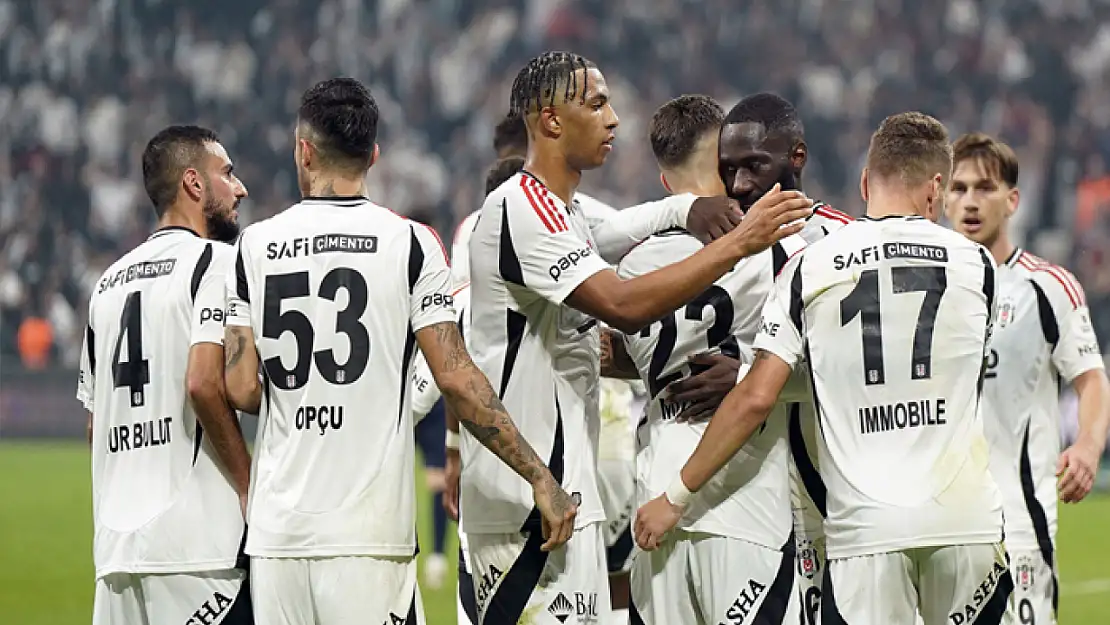 Beşiktaş, Süper Lig'in ilk yarısında siyahla beyaz gibiydi