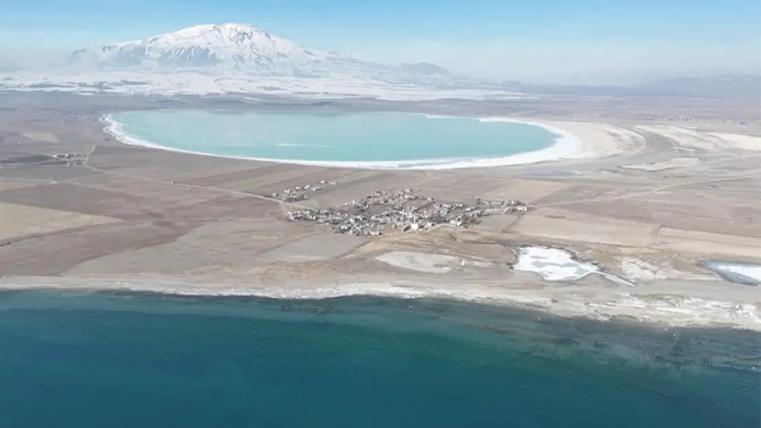 Bitlis'te iki göl arasında muhteşem köy