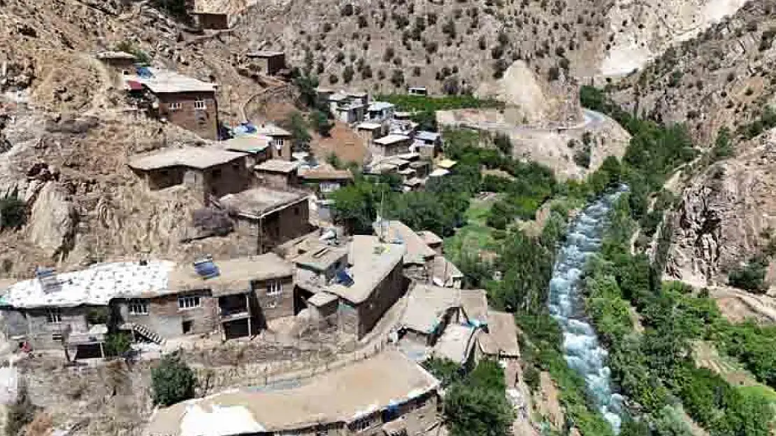 Bitlis'teki köy doğaseverlerin ilgisini çekiyor