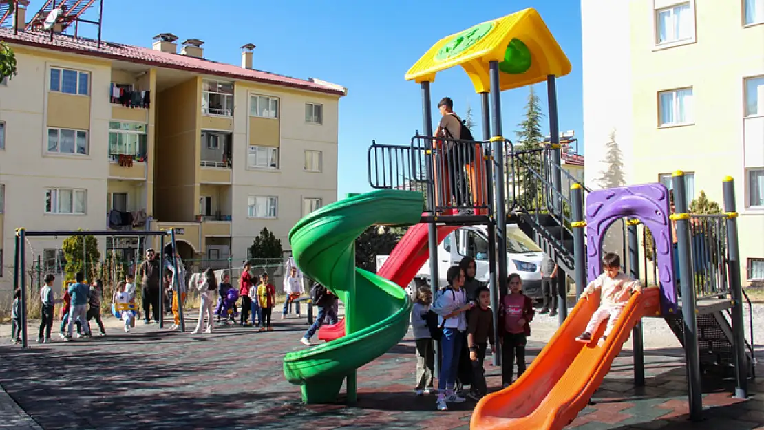 Bostaniçi TOKİ'de oyun parkı yenilendi