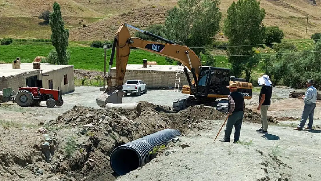 Büyükşehir 13 ilçede yol çalışmalarını sürdürüyor