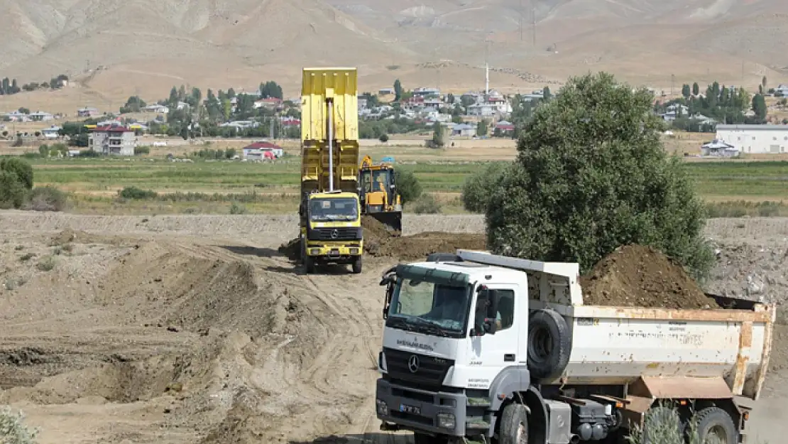 Büyükşehir 30 yıldır yapılmayan arazi yolunda çalışma başlattı