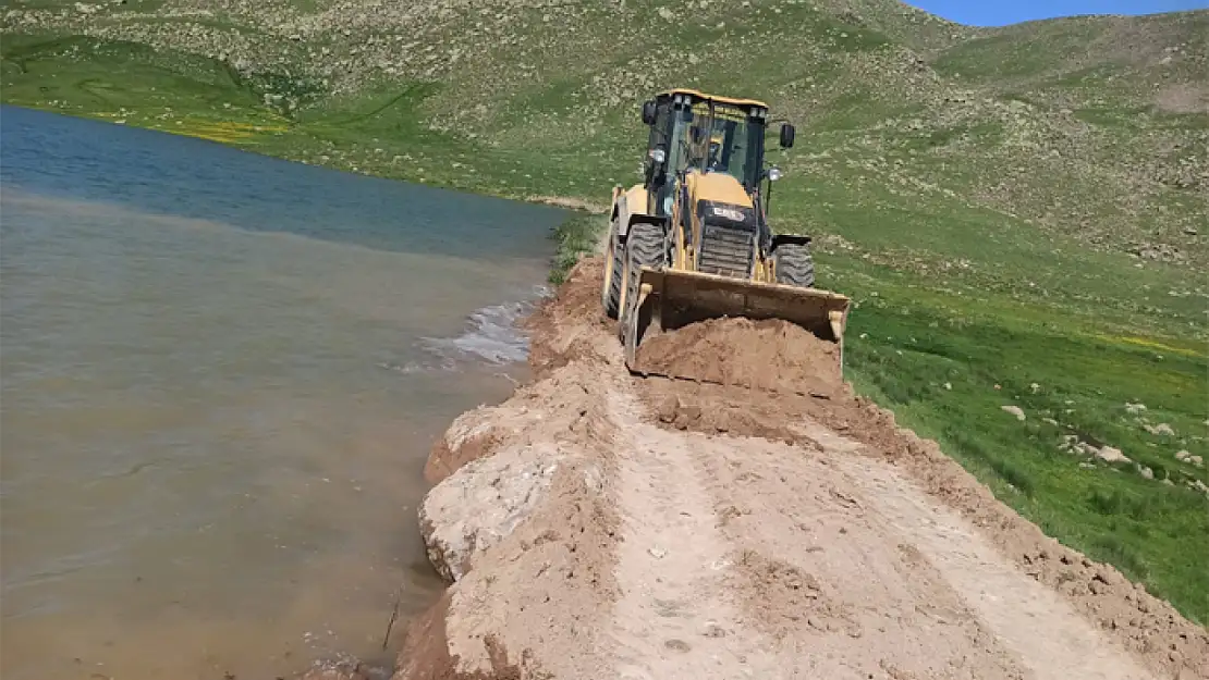 Büyükşehir 4 mahallenin sulama ihtiyacını karşılayan gölü onardı