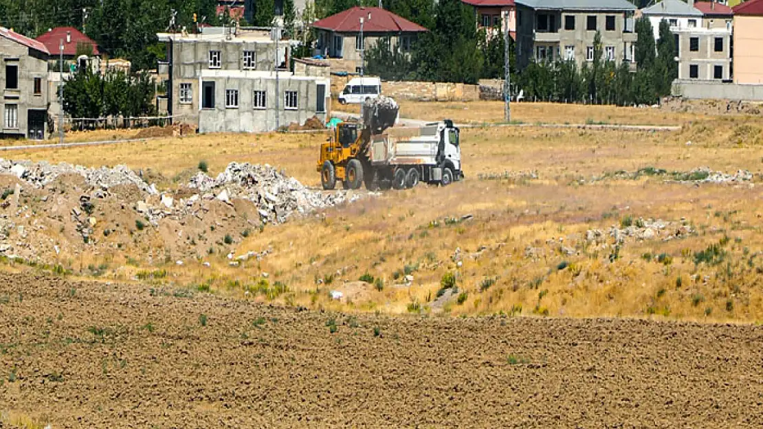 Büyükşehir Belediyesi'nden kent genelinde hafriyat temizliği