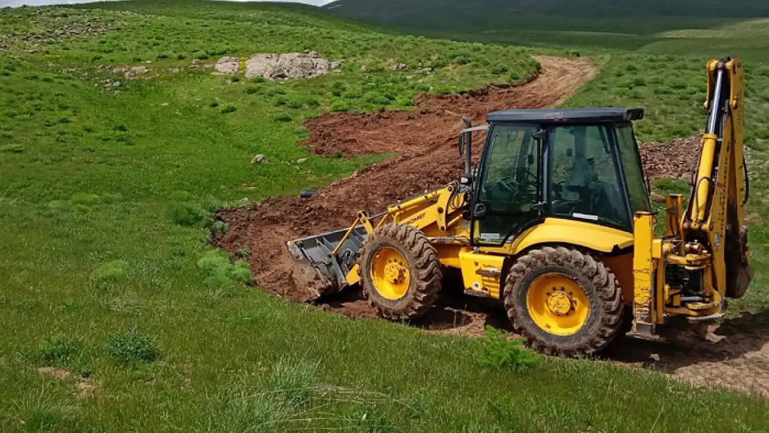 Büyükşehir Belediyesi yol bakım çalışmalarını sürdürüyor