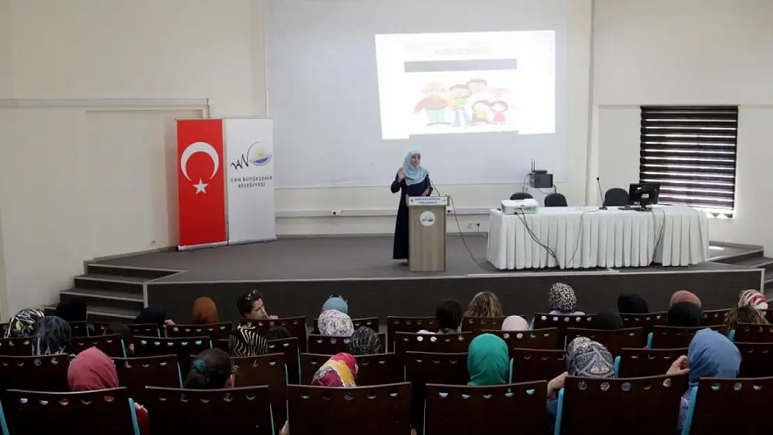 Büyükşehir'den Aile içi iletişim semineri